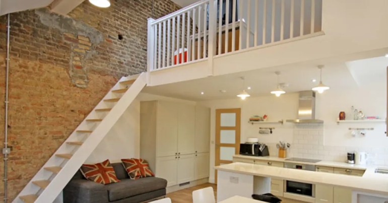 Loteng Sebagai Bilik Tamu