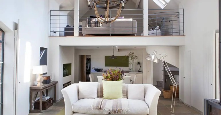 Loteng Sebagai Ruang Tontonan Filem