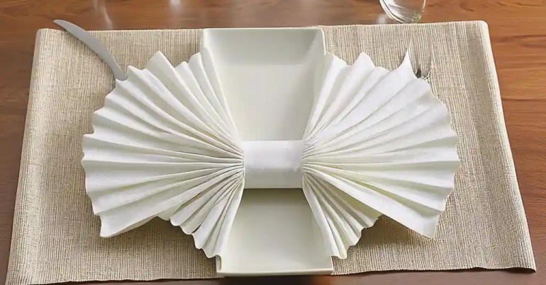 dining table with a simple Creative Napkin Paper Arrangement decoration